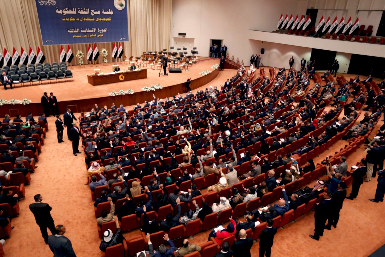 政治危機化解 伊拉克國會批准卡德希米內閣