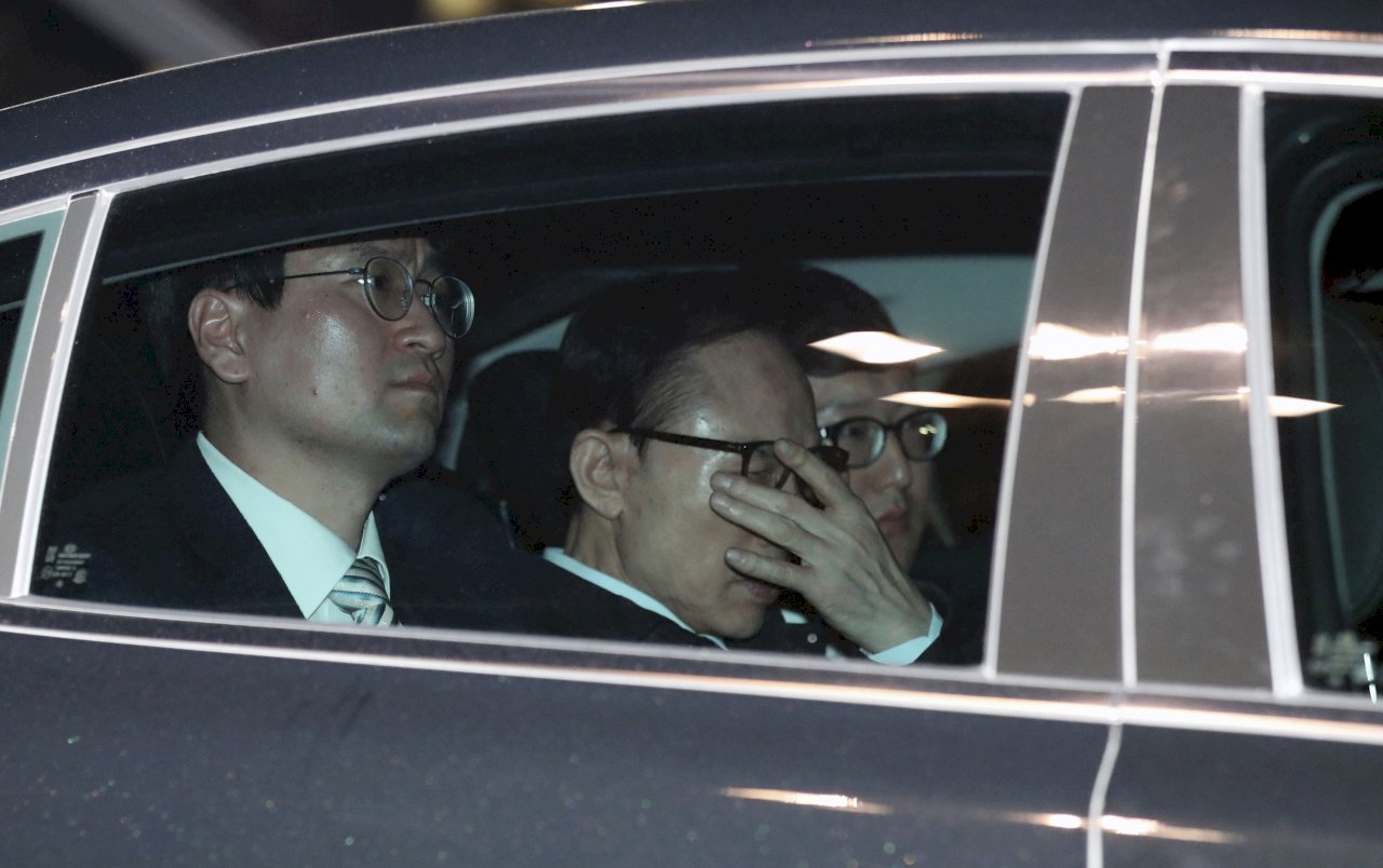 李明博淪為第四個涉腐被捕的南韓前總統