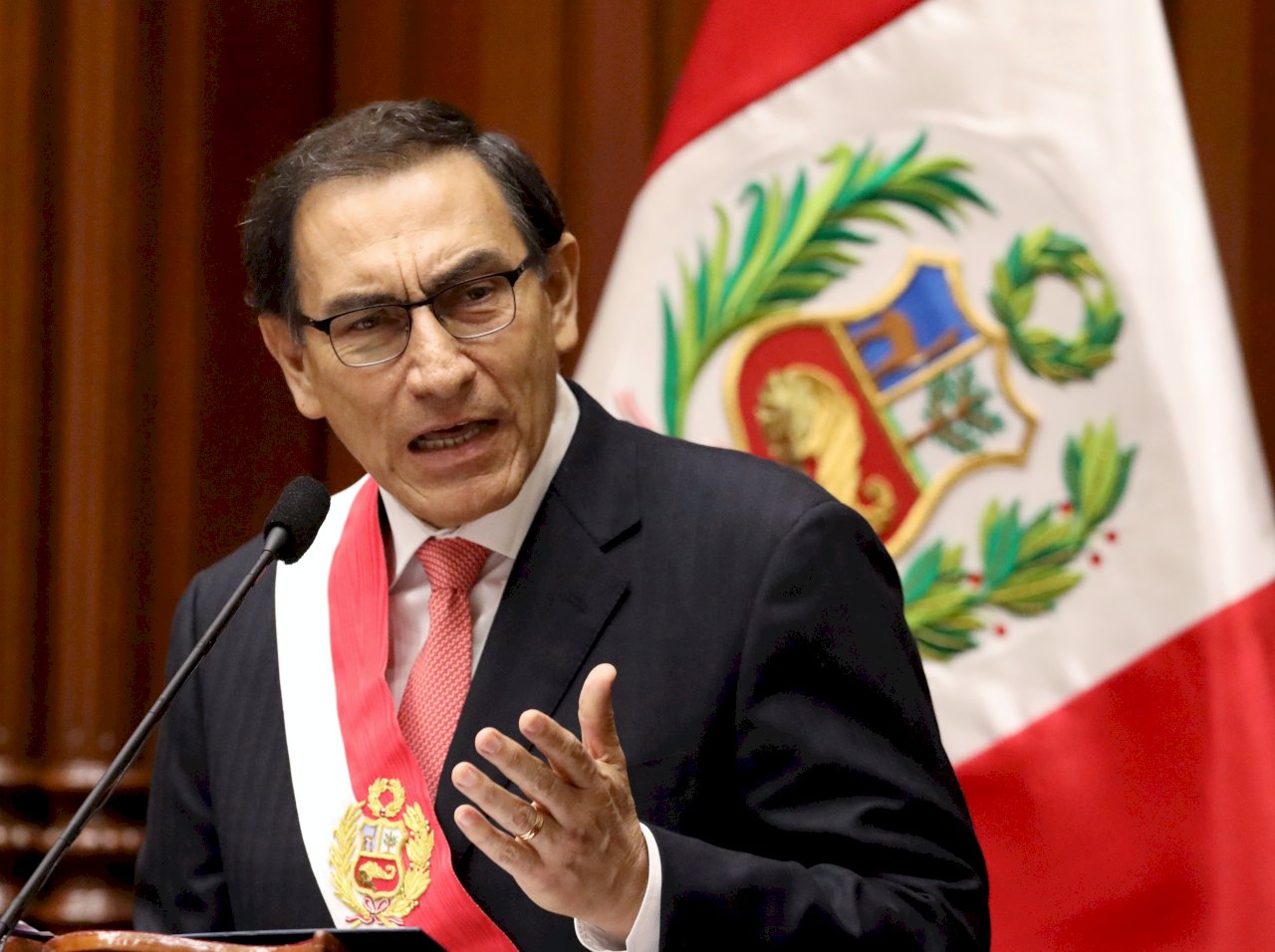 終結憲政危機 秘魯總統願縮任期提前大選