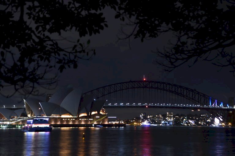 地球一小時展開 雪梨歌劇院關燈