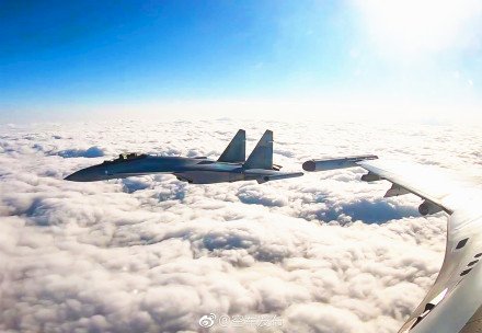 中共空軍赴宮古與南海 公布6照片
