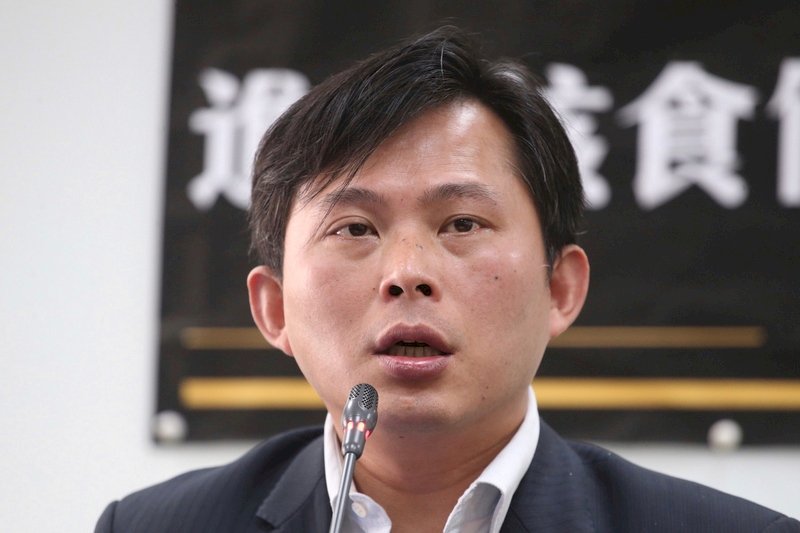 凌晨臉書發文 時代力量黨主席黃國昌宣布請辭