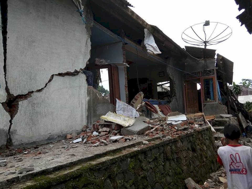 印尼傳規模4.4淺層地震 2死20餘傷