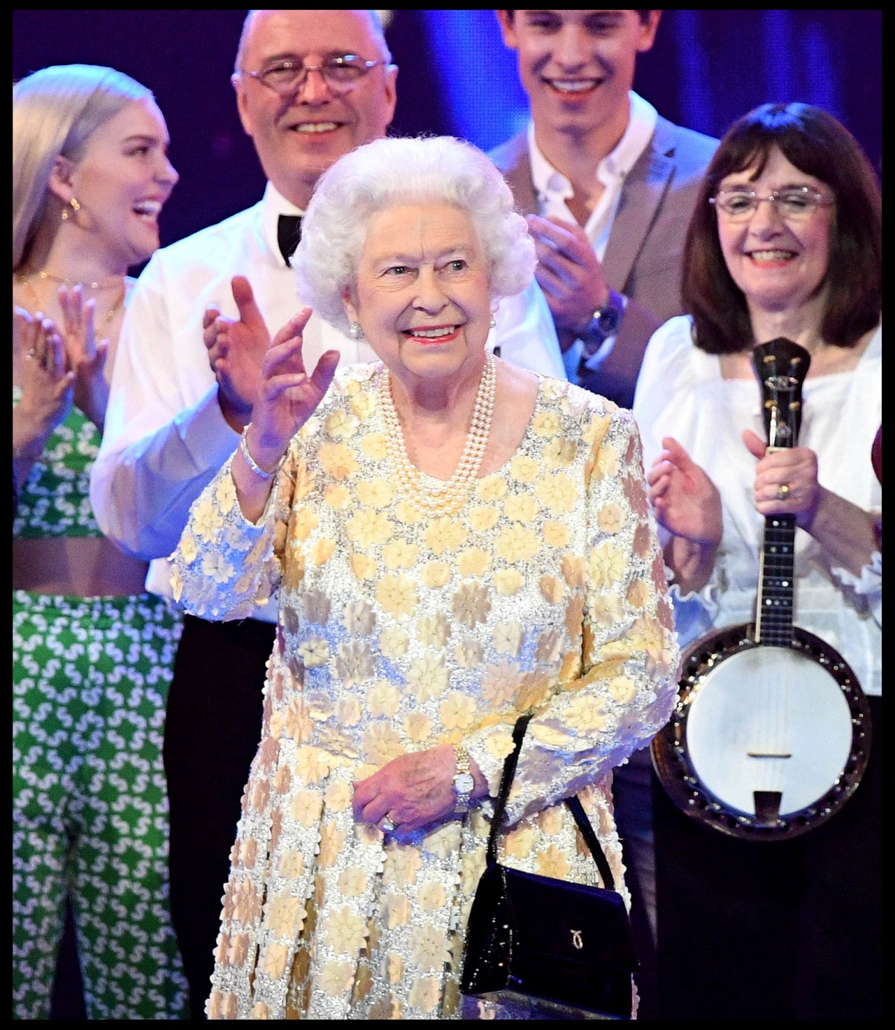 英女王92歲眾星祝壽 查爾斯一聲媽咪融化她