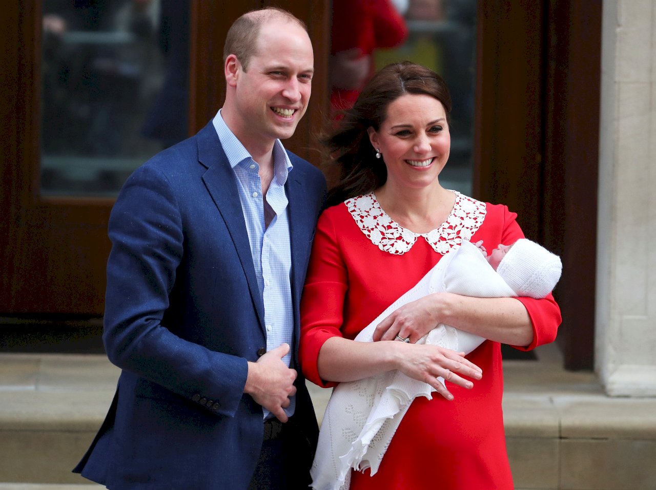 凱特誕下小王子 紅洋裝好氣色亮相