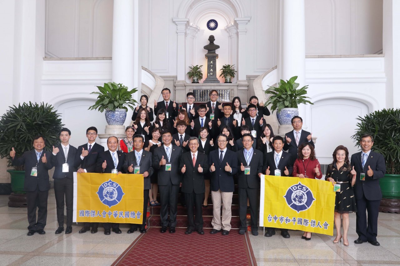 副總統：志工服務青年都是台灣愛心大使