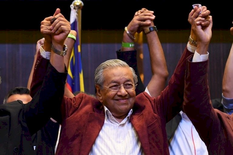 馬來西亞一夕變天！92歲馬哈地再掌政權