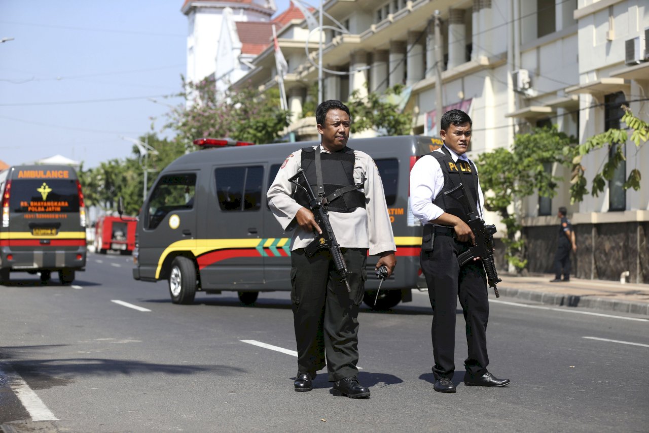 印尼泗水警察局遭攻擊 4自殺炸彈客死