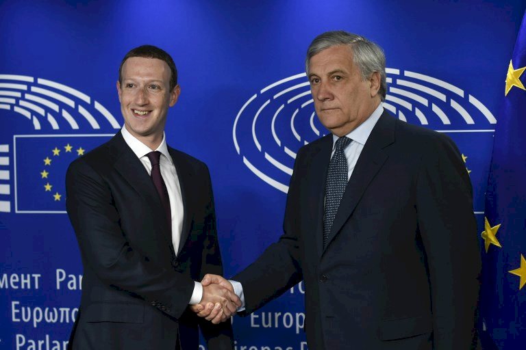 出席歐洲議會 祖克柏為臉書個資外洩致歉