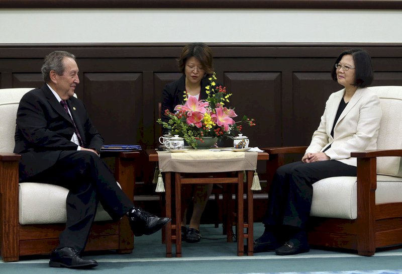 總統：台灣像專業裁縫師 量身訂做國際合作