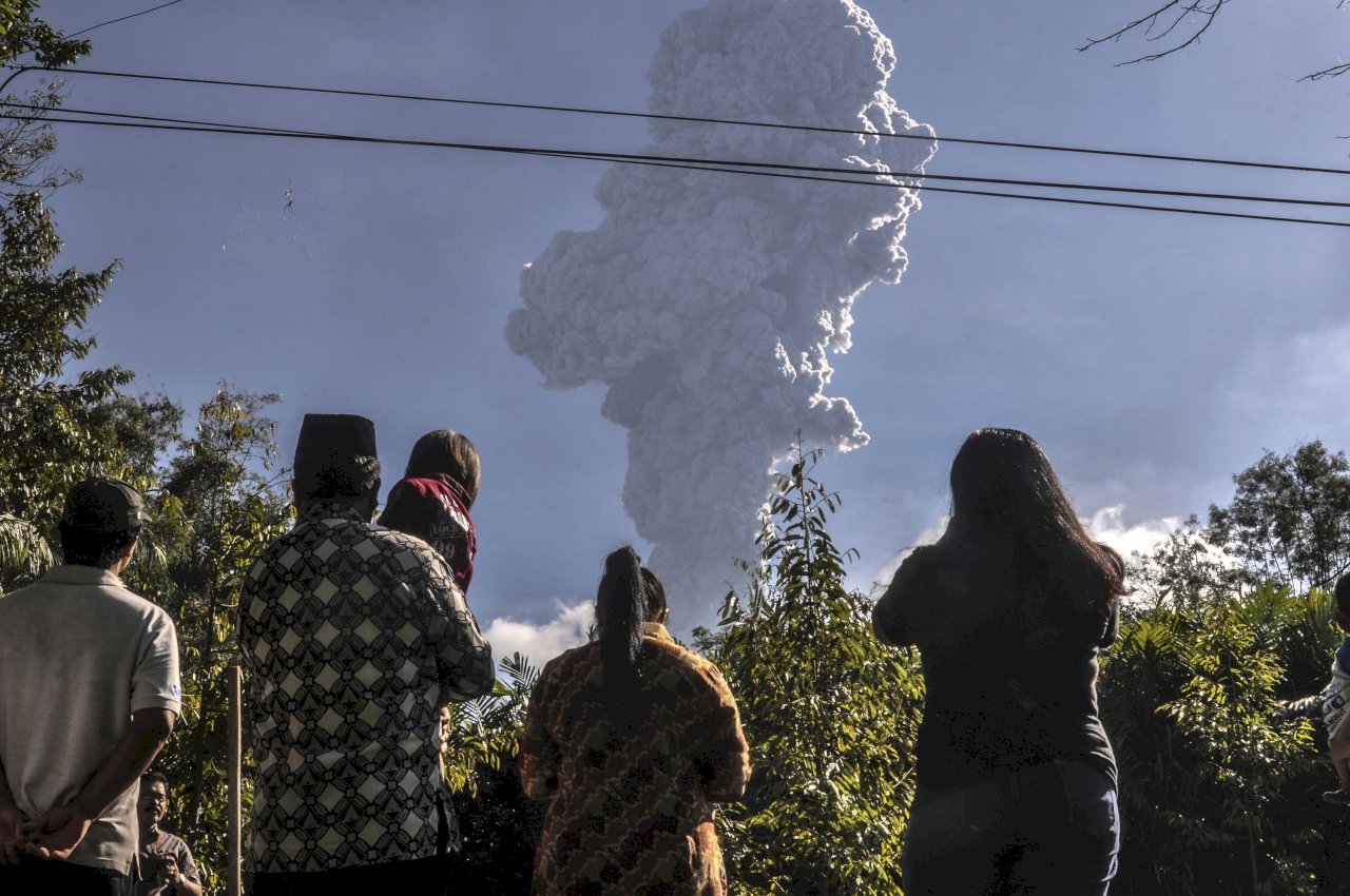 印尼梅拉比火山再噴發 2級警戒