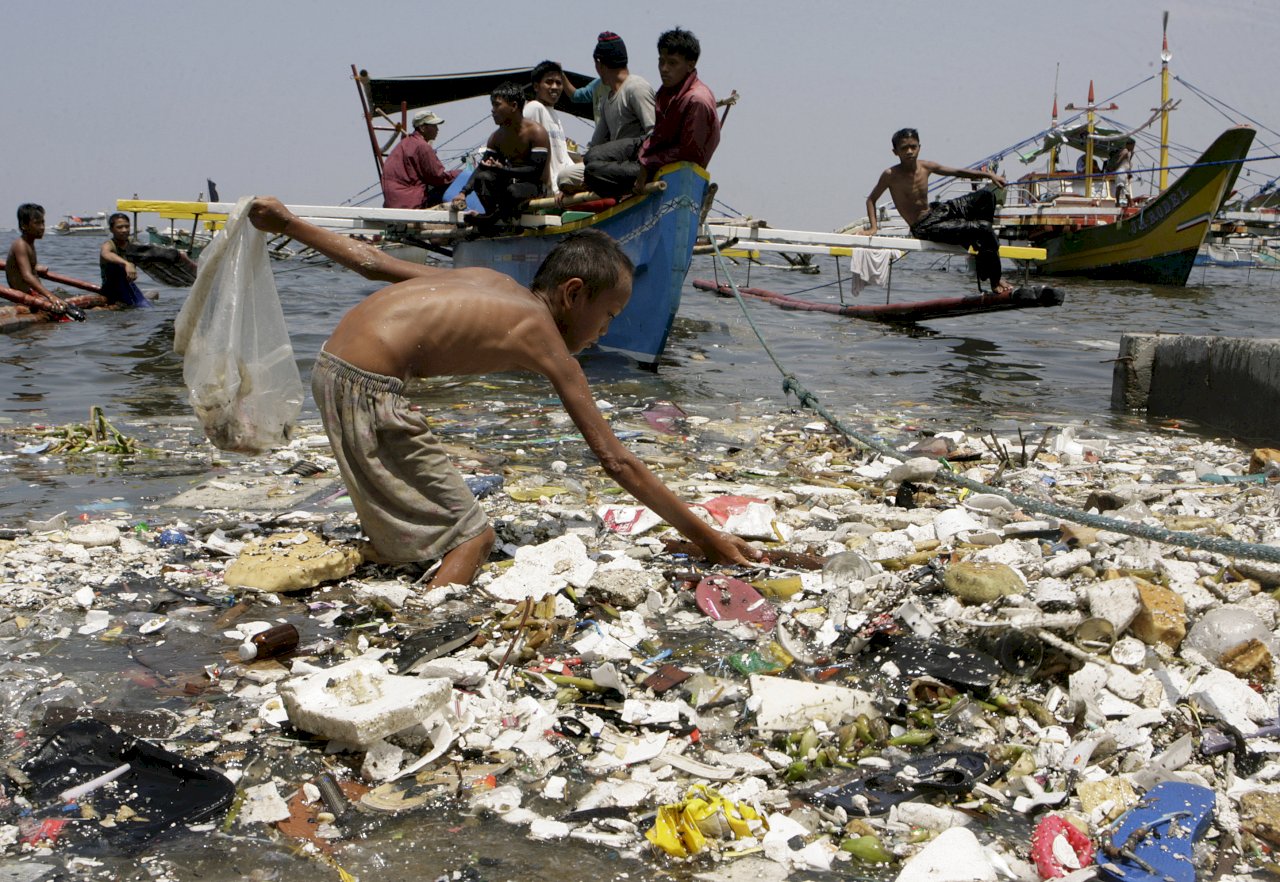 聽海哭的聲音 教宗：別讓海洋充滿塑膠垃圾