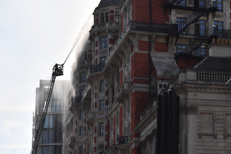 倫敦文華東方失火未傳傷亡 120消防隊員灌救