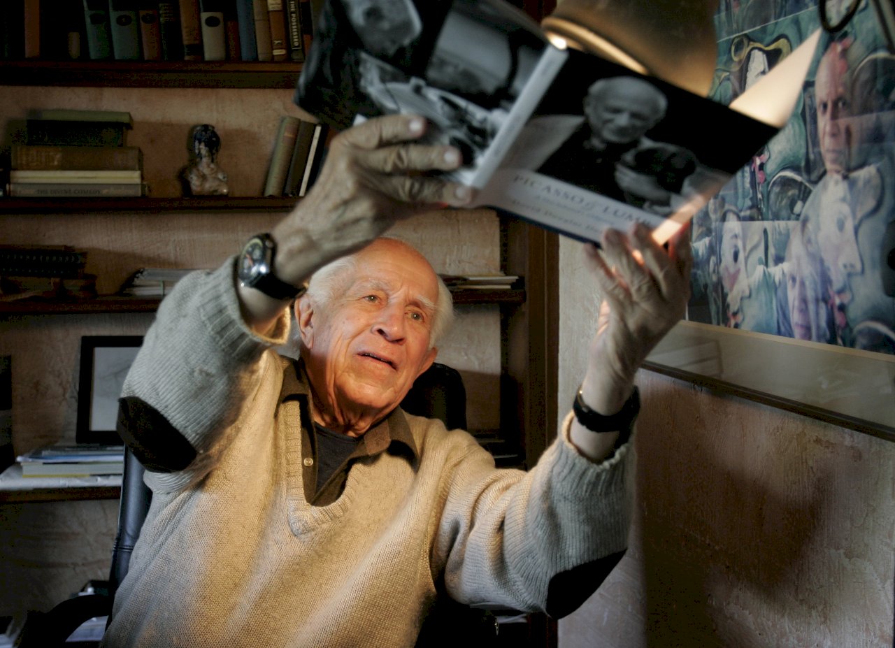 畢卡索好友兼戰爭攝影家鄧肯辭世 享壽102歲