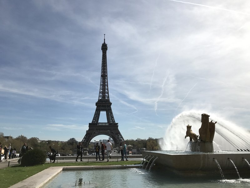 法國罷工示威持續 觀光客別去艾菲爾鐵塔