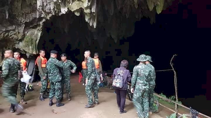 泰國清萊洞穴13人探險失聯 軍方蛙人搜救