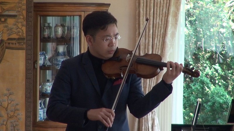 台裔小提琴家黃俊文獻藝 雙橡園琴聲悠揚