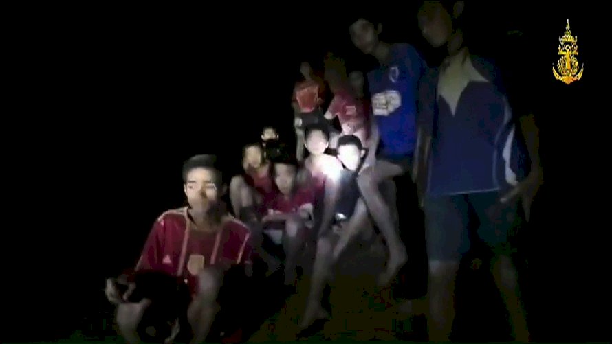 泰國受困13人遭尋獲全部平安 連夜搶救出洞