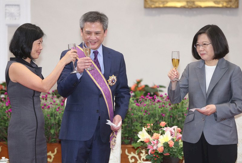 頒大綬景星勳章 總統：梅健華是台灣最好朋友