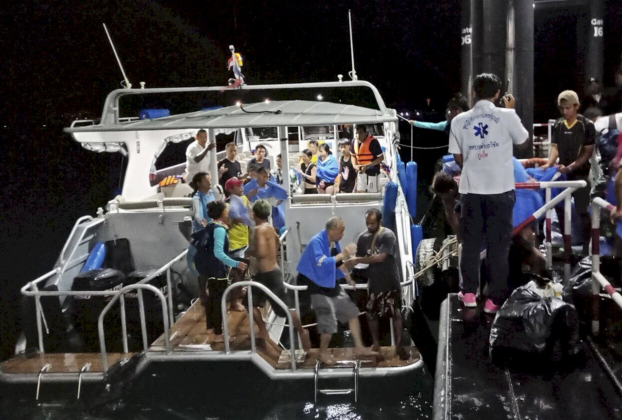 泰國普吉島翻船 中國遊客1死50失蹤