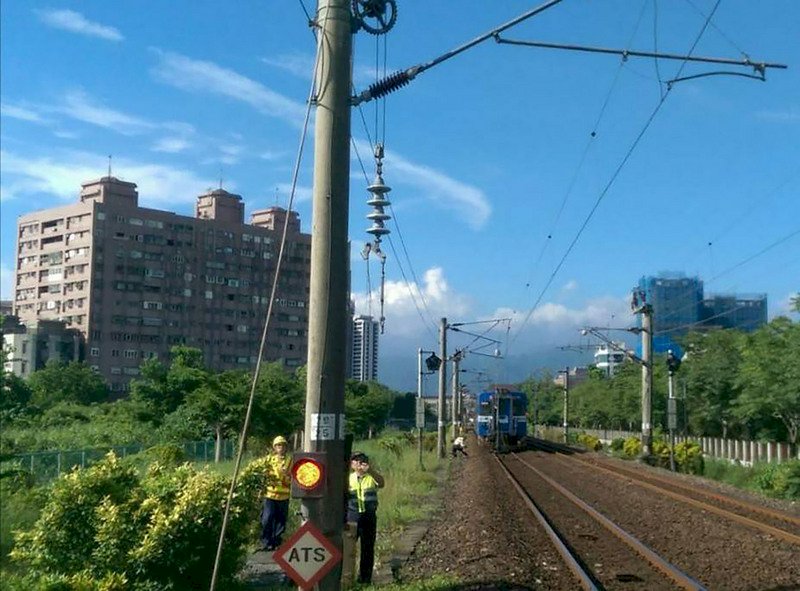 台鐵宜蘭電車線斷 二結到冬山單線通行