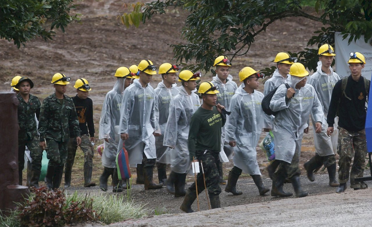 剩餘5人待救 泰國洞穴救援進入第三天