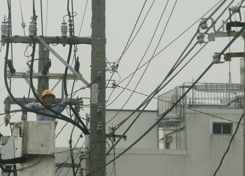 強颱來襲 台電繃緊神經 慎防電塔倒塌重演