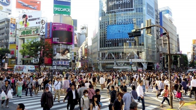 日本人口約1億2520萬人 連9年減少