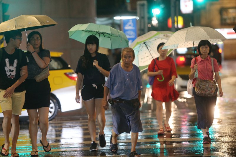瑪莉亞暴風圈侵台 北台灣午夜風雨增強