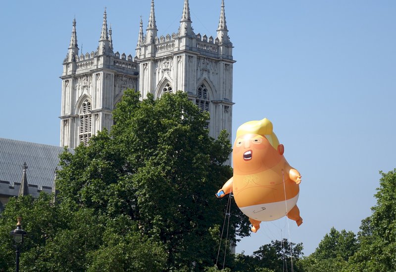 巨嬰川普氣球飄揚倫敦上空 成為新景點
