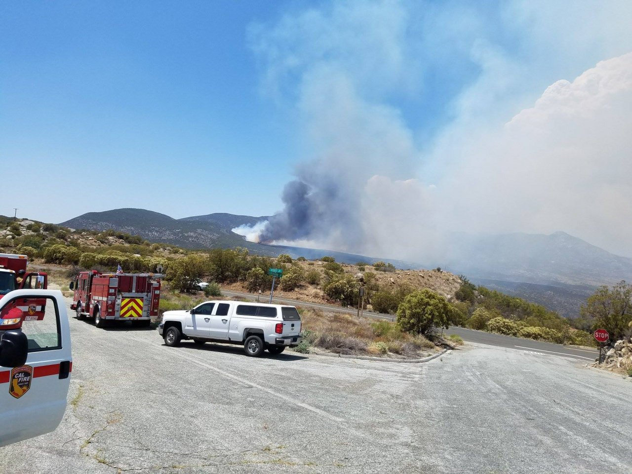 火龍捲狂襲 加州野火延燒2名消防員殉職
