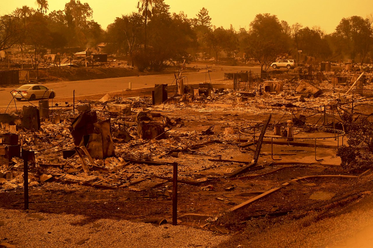 加州野火列重大事故 川普令聯邦出資助重建