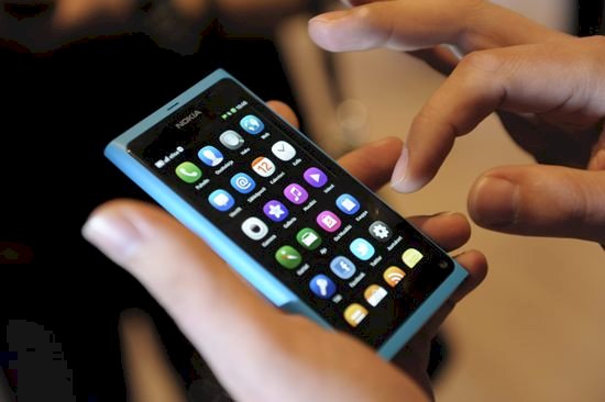 法國會通過法案 學童在校禁用智慧手機