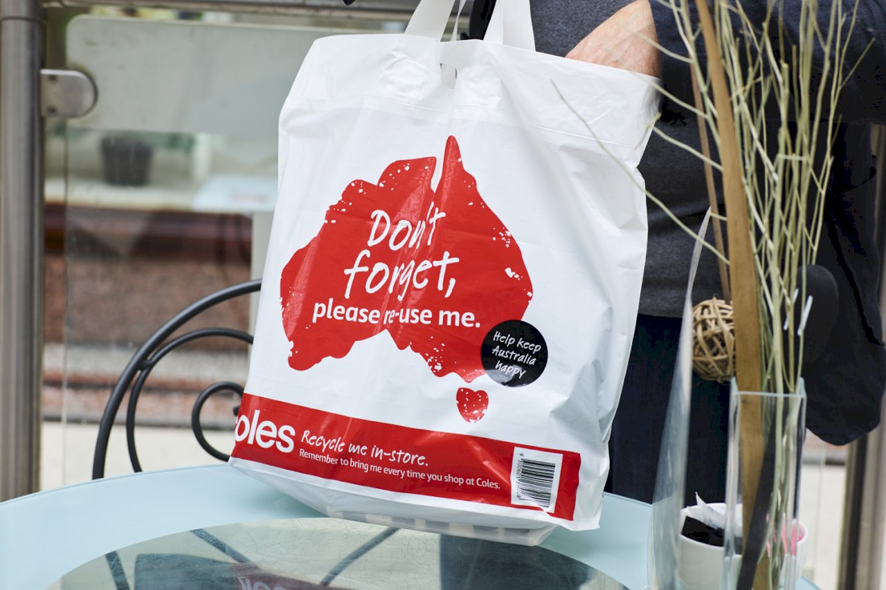 塑膠袋收費引民怨 澳洲超市無限期延後