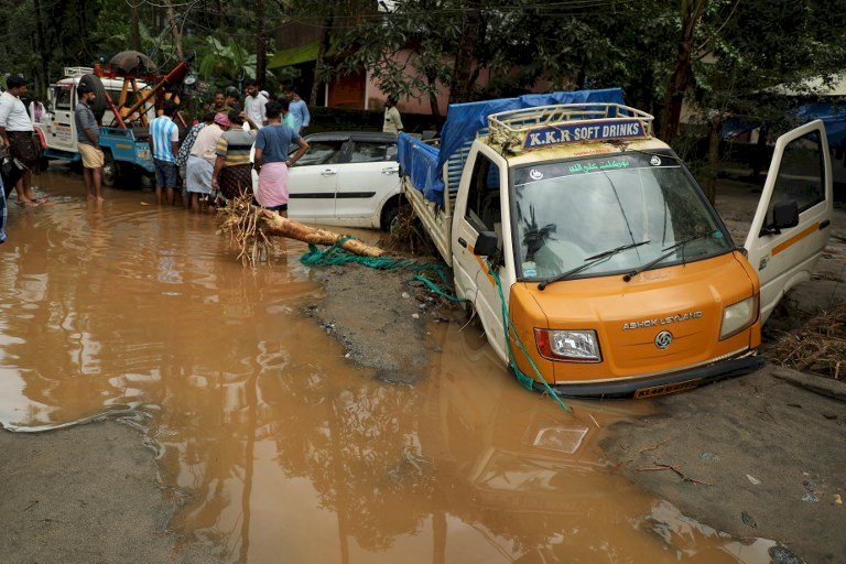 印度克勒拉省洪災 增至410死逾百萬逃難