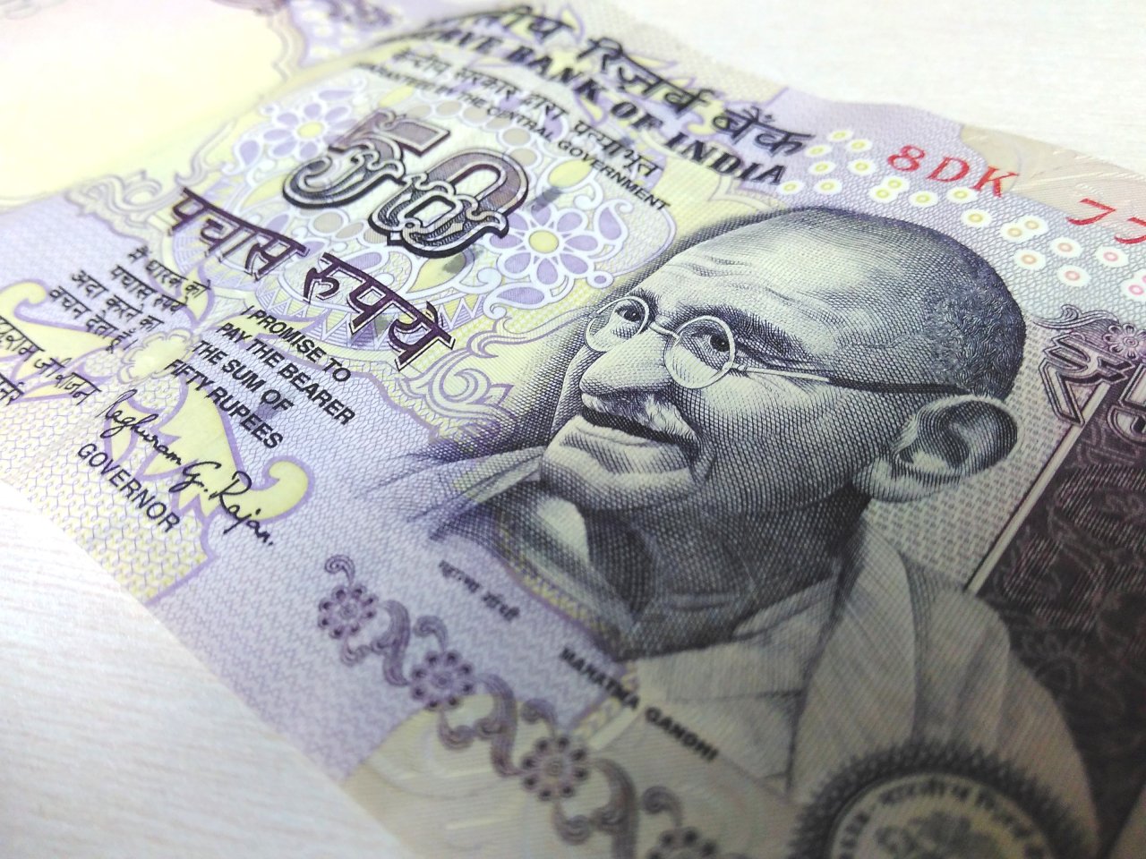 印度盧比貶至新低 挑戰70盧比關卡