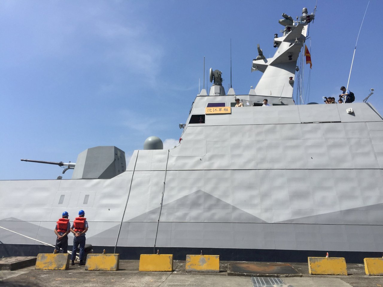 見證國造實力 海軍最大噸位軍艦開放參觀