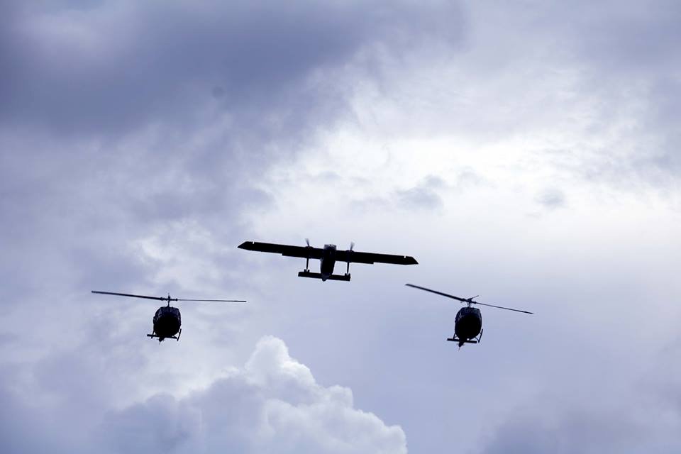 軍禮迎蔡總統 飛越直升機為台灣援贈