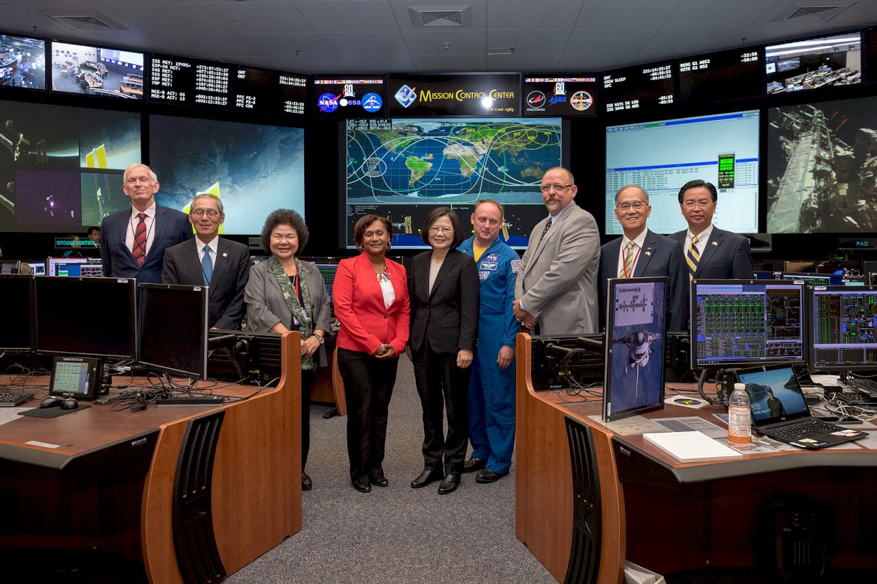 總統參訪NASA 太空人：從太空看台灣很美