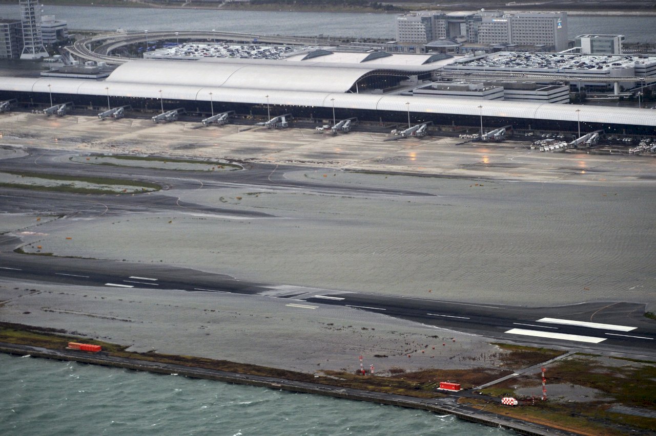 日關西機場因強颱關閉 恐影響晶片出口