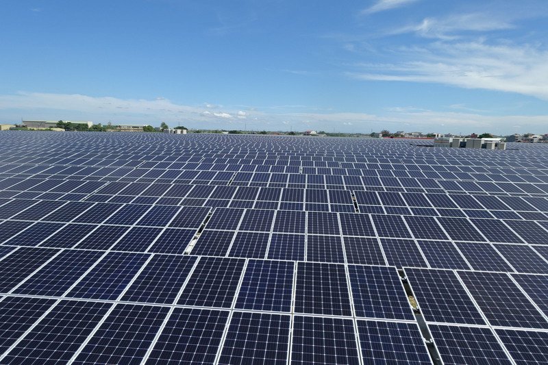 學校頂樓裝太陽能板 預計再增1200萬瓦