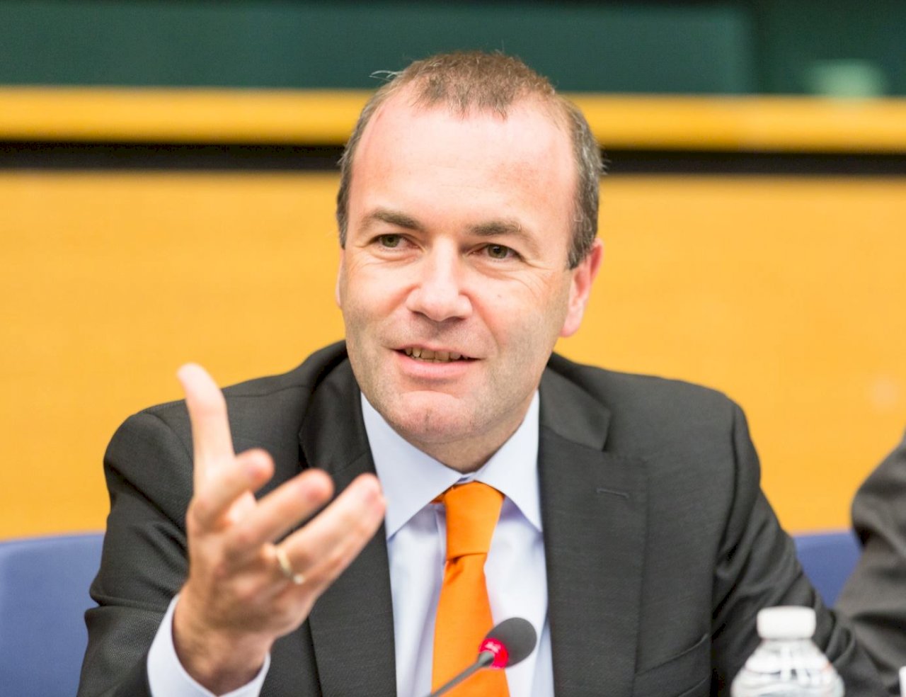 歐洲議會議員韋柏：歐洲不應對難民關上大門