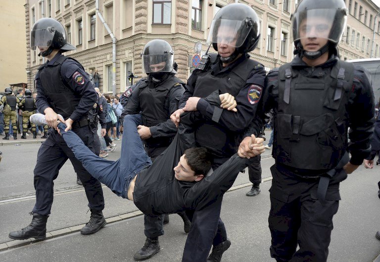 趁選舉日抗議退休改革 俄國逾800人被捕