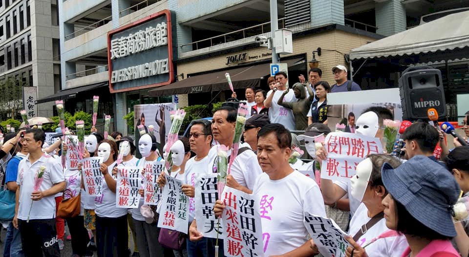 日人踹慰安婦銅像 藍議員率眾赴日台協會抗議