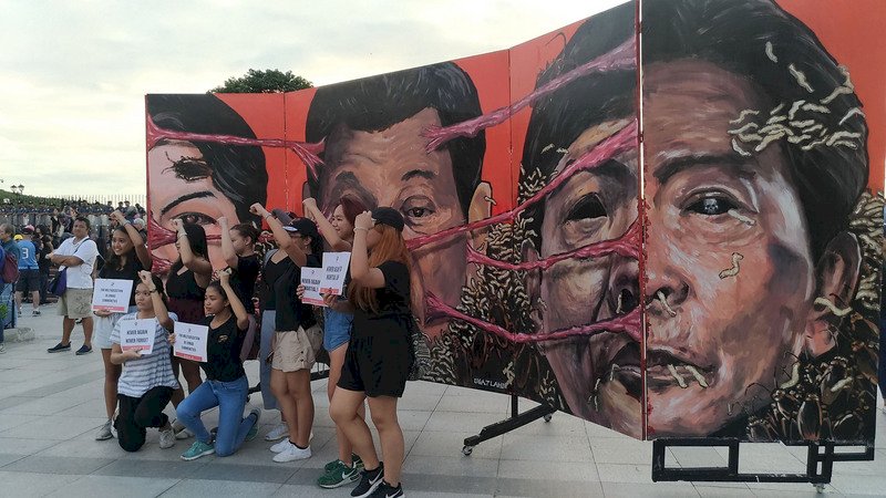 馬可仕戒嚴46週年 菲人抗議杜特蒂獨裁