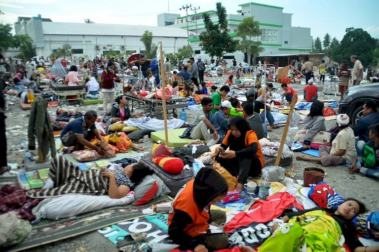印尼強震海嘯 死者增至832人