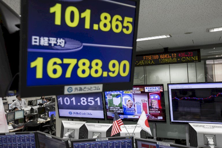 東京股市開盤跌近2%