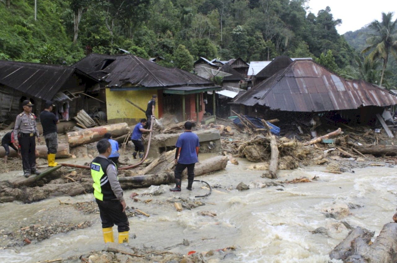 印尼蘇門答臘洪災土石流 22死、數十人失蹤