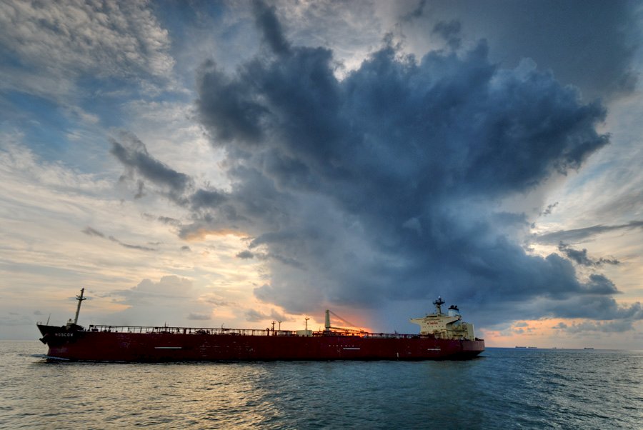 石油淹腳目！油輪變油庫 2000萬桶原油在美西外海漂浮