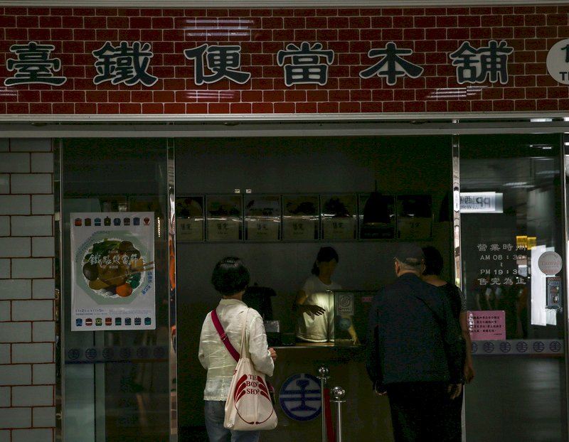 台北車站大廳跳電 晚間恢復送電